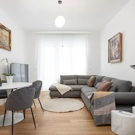 Luxury Center - Glenda Apartment *